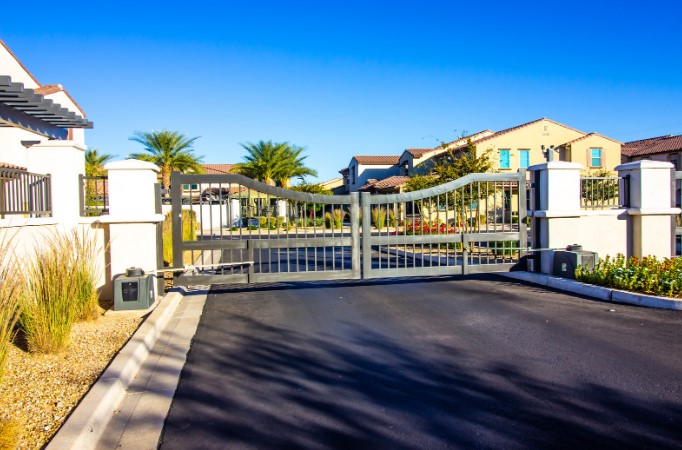 распашные автоматические ворота для частного дома